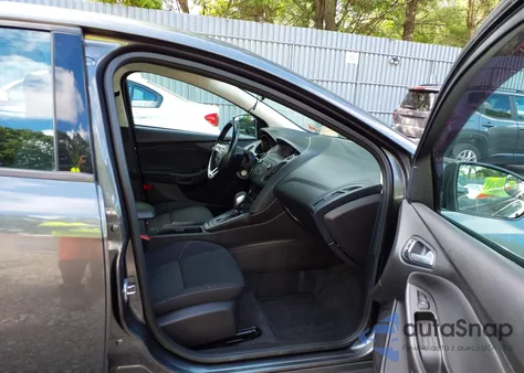 2018 Ford Focus Se z USA, uszkodzony, nr VIN 1FADP3FE0JL284107